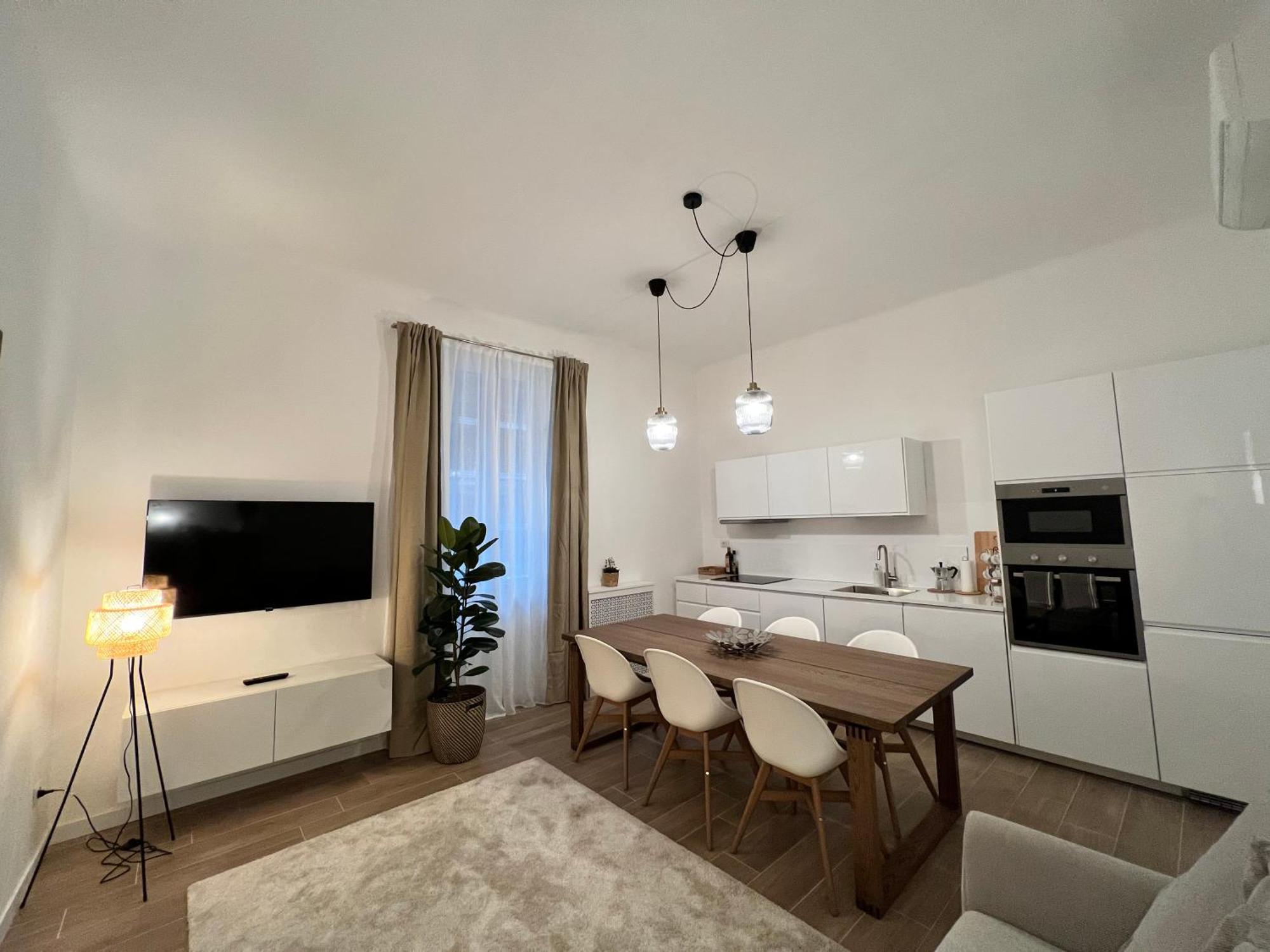Spacious 3 Bedroom Apartment Милано Екстериор снимка