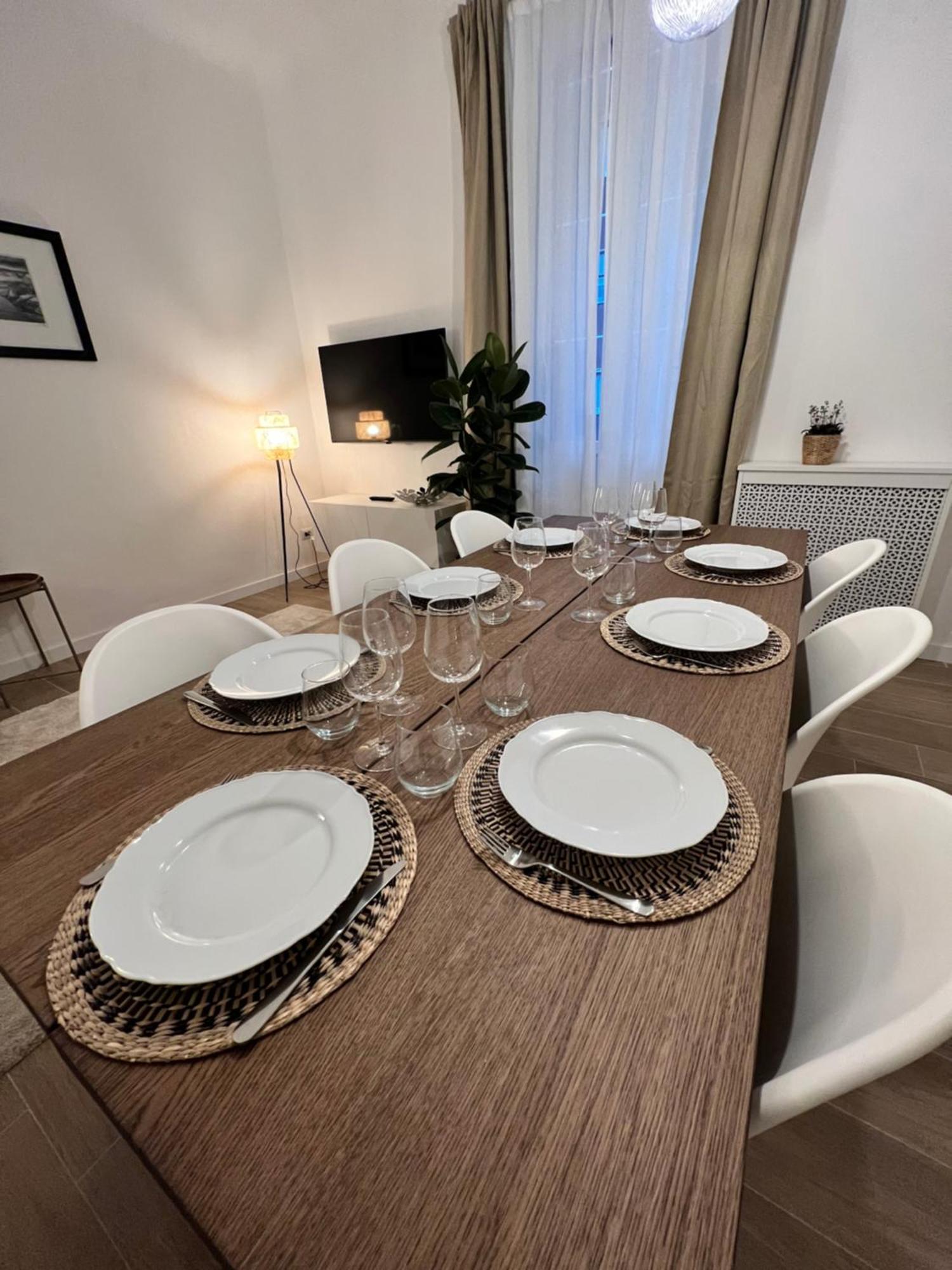 Spacious 3 Bedroom Apartment Милано Екстериор снимка