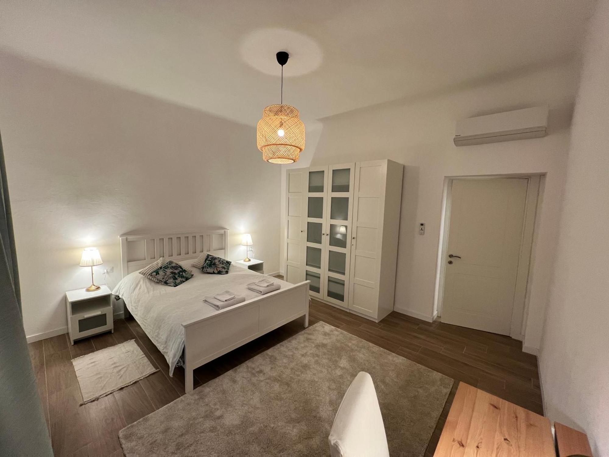 Spacious 3 Bedroom Apartment Милано Екстериор снимка